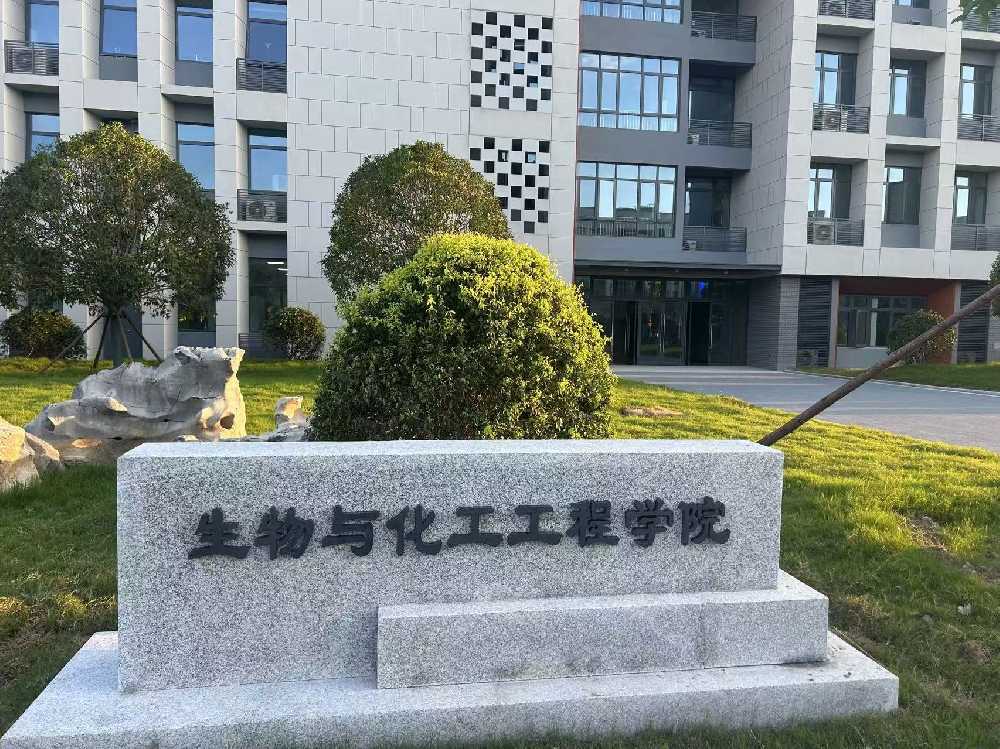 遵义市扬州职业大学体育场高杆灯项目
